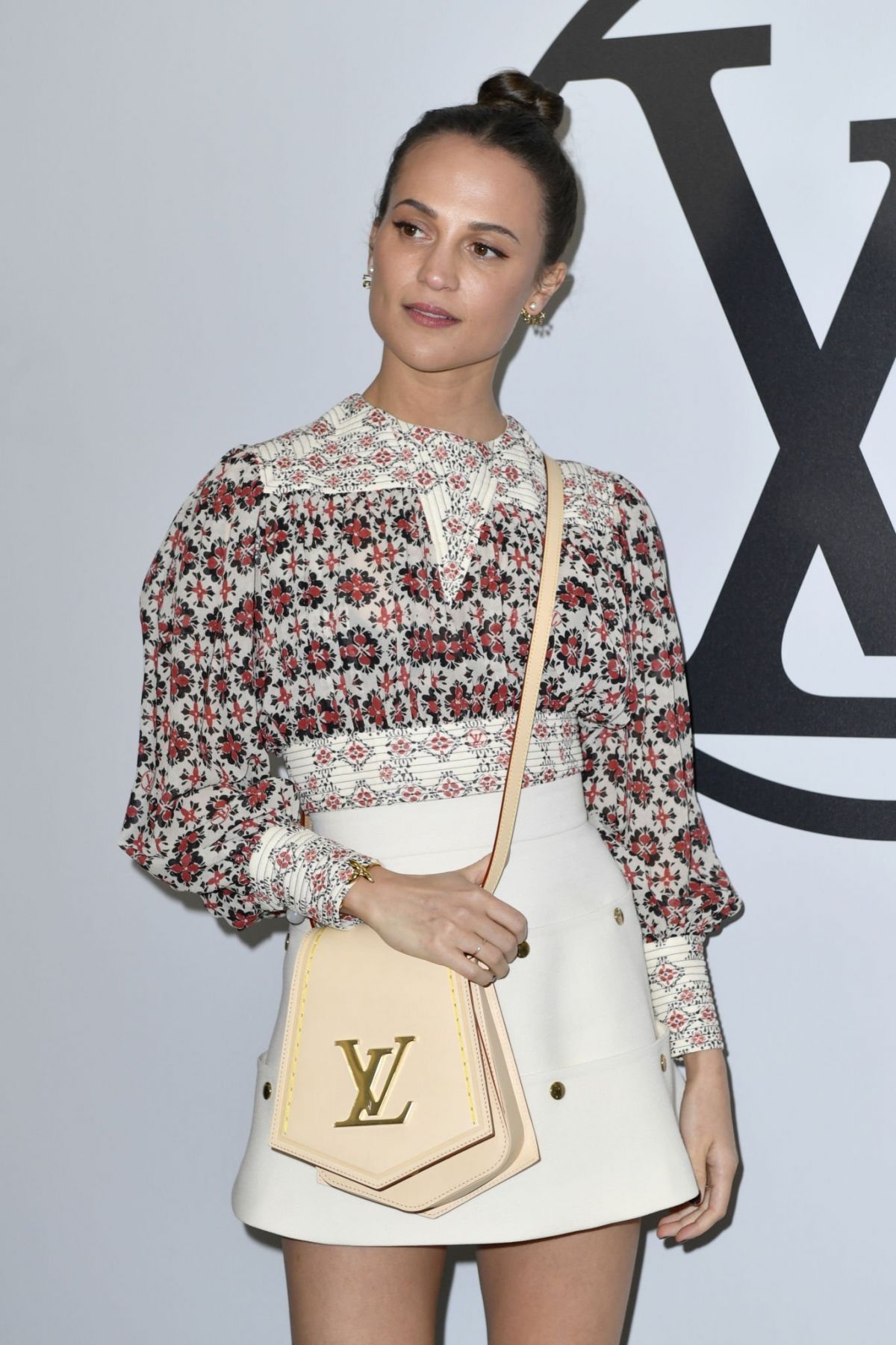 Alicia Vikander Online on X: More photos of Alicia Vikander outside the Louis  Vuitton show as part of the Paris Fashion Week Womenswear Fall/Winter 2020/ 2021 #AliciaVikander  / X