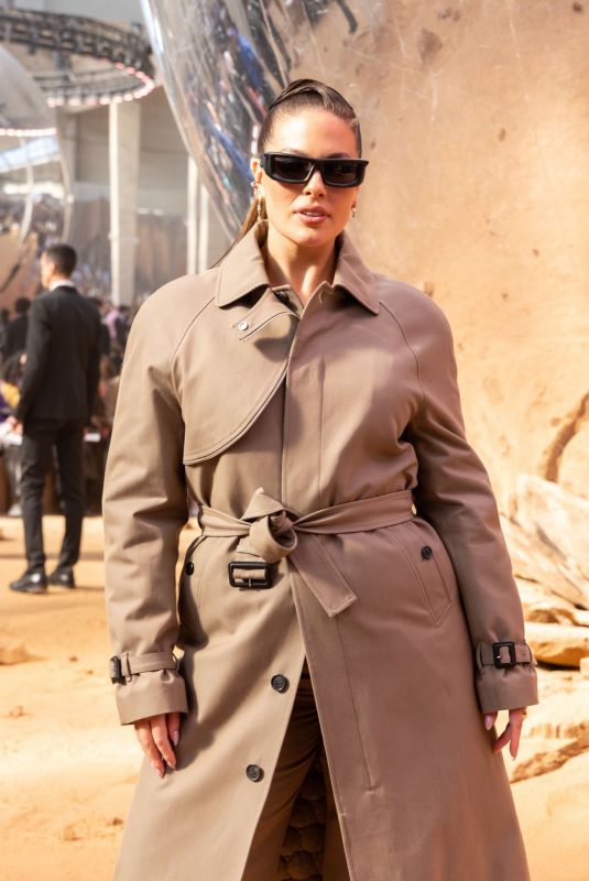 ASHLEY GRAHAM at Off-white Womenswear Fall/winter 2023-2024 Show at Paris Fashion Week 03/02/2023