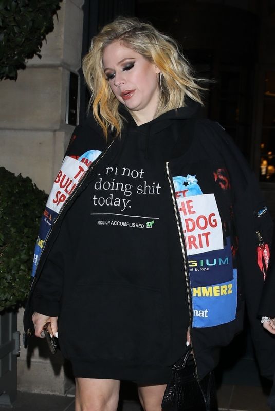 AVRIL LAVIGNE Arrives at Rritz Hotel in Paris 03/01/2023