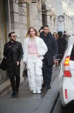 CHIARA FERRAGNI Out Shopping in Milan 03/09/2023