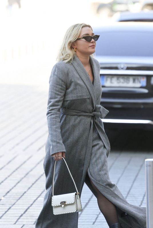 FLORENCE PUGH Out at Paris Fashion Week 03/03/2023