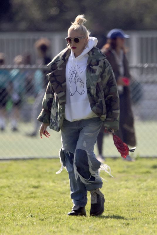 GWEN STEFANI Arrives at Her Son