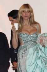 HEIDI KLUM Leaves Vanity Fair Oscar Party in Beverly Hills 03/12/2023