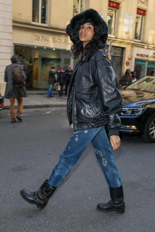 IMAAN HAMMAM Out at Paris Fashion Week 03/02/2023