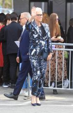 JAMIE LEE CURTIS Arrives at 2023 Film Independent Spirit Awards in Santa Monica 03/04/2023