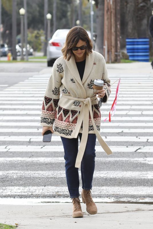 JENNIFER GARNER Back to Her Var After Attending a Parent-Teacher Conference 03/08/2023