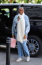 JENNIFER HUDSON Arrives at Lakers Game in Los Angeles 03/26/2023