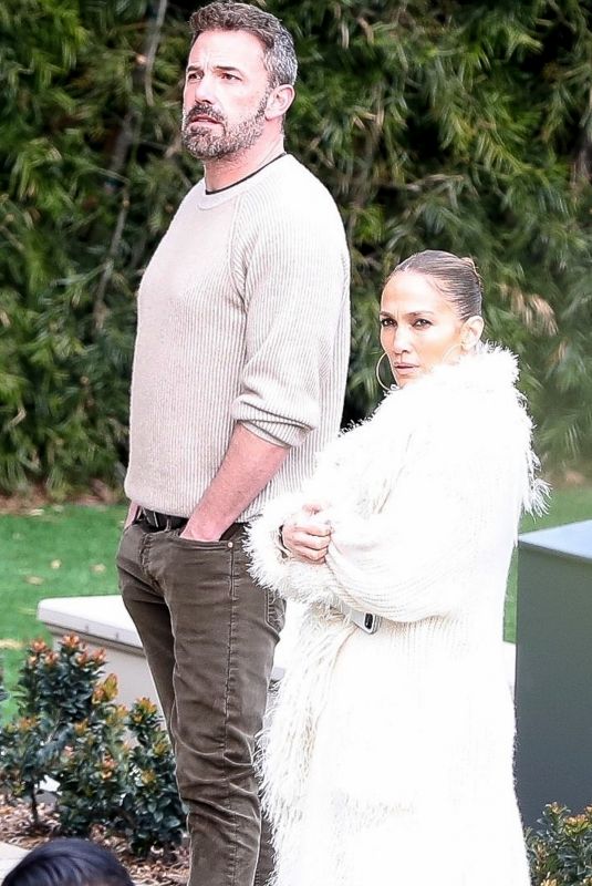 JENNIFER LOPEZ and Ben Affleck Check Out a House in Pacific Palisades 03/05/2023