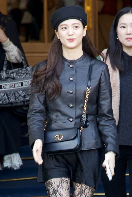 JISOO Leaves Ritz Hotel in Paris 02/28/2023