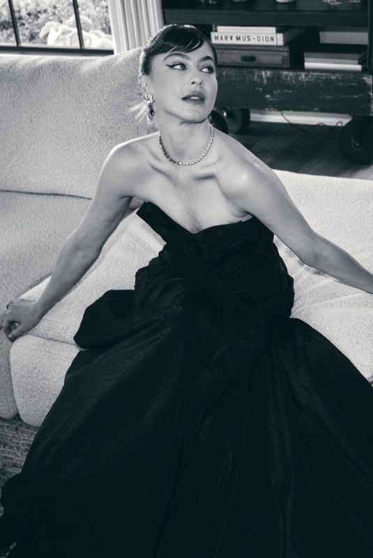 JULIANNE HOUGH – 2023 Oscar Photoshoot, March 2023