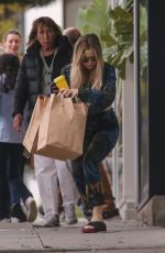 KATE HUDSON Shopping for Groceries and Coffee at La La Land Cafe in Brentwood 03/16/2023