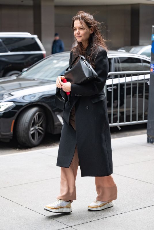 KATIE HOLMES Goes Makeup Free Out in New York 03/10/2023