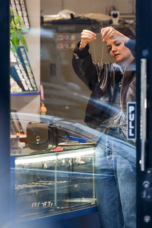 KATIE HOLMES Out Shopping for Jewelry in New York 03/06/2023