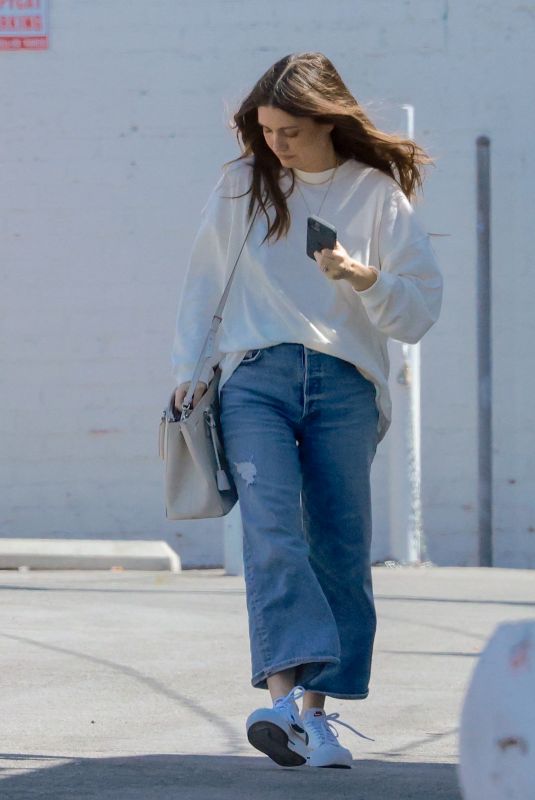 LAUREN PARSEKIAN Heading to a Nail Salon in Los Feliz 03/28/2023