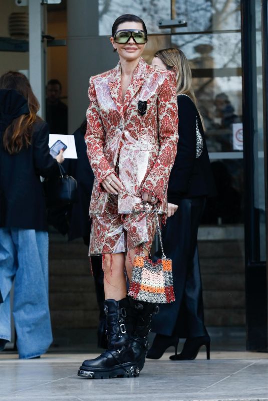 LISA RINNA at Paco Rabanne Fashion Show in Paris 03/01/2023