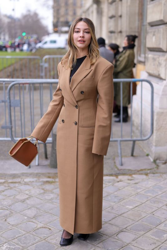 MADELYN CLINE at Stella McCartney Womenswear Fall/Winter 2023-2024 Show at Paris Fashion Week 03/06/2023