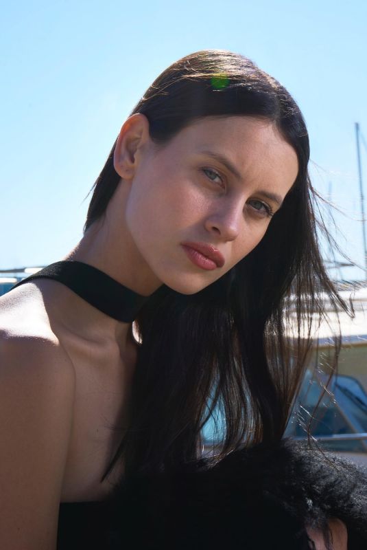 MILENA SMIT for Lavanguardia, March 2023