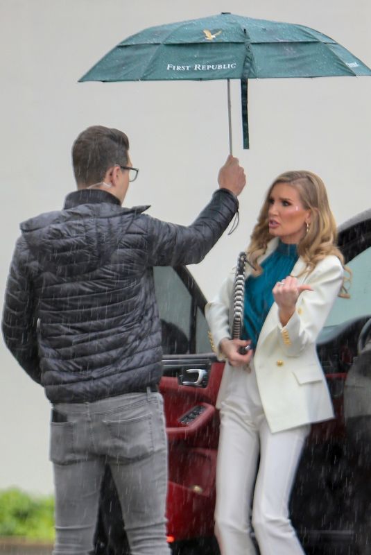 NICOLE YOUNG Arrives on the Set of Selling Sunset at Sunset Plaza in West Hollywood 03/22/2023