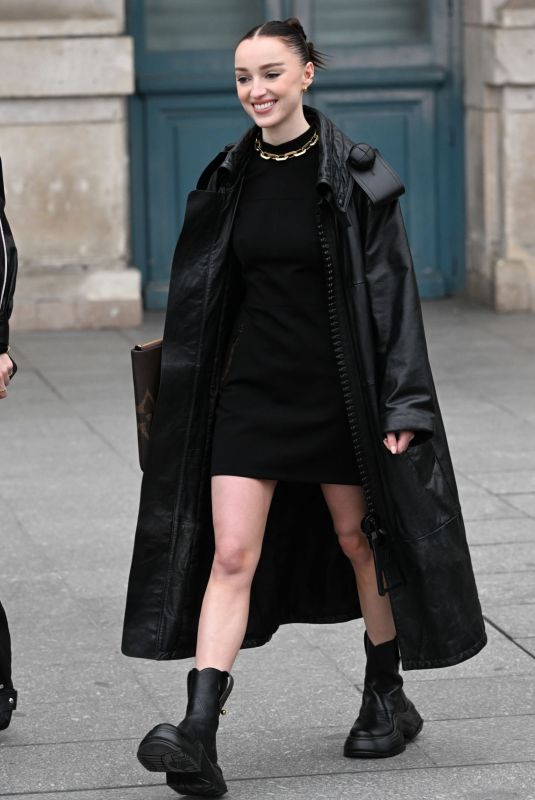 PHOEBE DYNEVOR at Louis Vuitton Womenswear Fall/winter 2023-2024 Show at Paris Fashion Week 03/06/2023