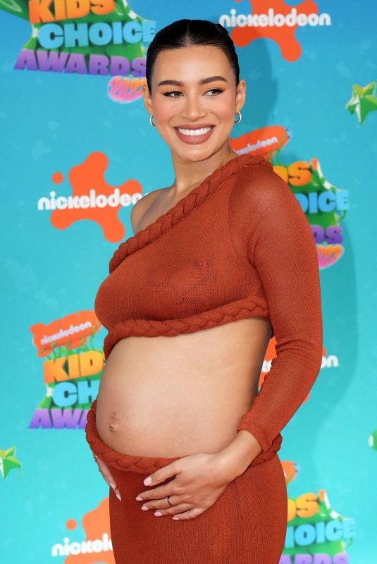 Pregnant MONTANA BROWN at 2023 Nickelodeon