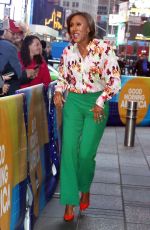 ROBIN ROBERTSON Arrives at Good Morning America in New York 03/23/2023