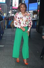 ROBIN ROBERTSON Arrives at Good Morning America in New York 03/23/2023
