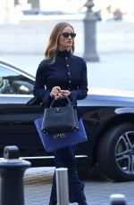 ROSIE HUNTINGTON-WHITELEY Out at Paris Fashion Week 03/02/2023