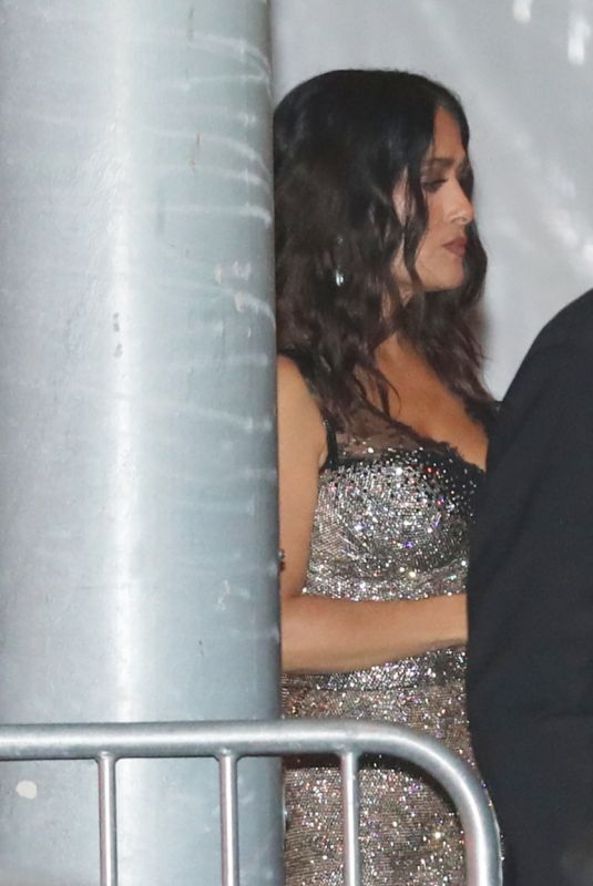 SALMA HAYEK Scarfs a Burger at Vanity Fair Oscars After Party 03/12/2023