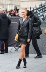 SAMARA WEAVING at Louis Vuitton Womenswear Fall/winter 2023-2024 Show at Paris Fashion Week 03/06/2023