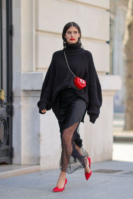 SARA SAMPAIO Arrives at La Maison Vivier Fashion Show in Paris 03/02/2023