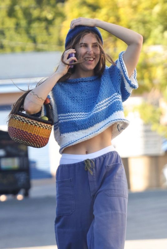 SCOUT WILLIS Leaves FedEx in Los Feliz 03/01/2023