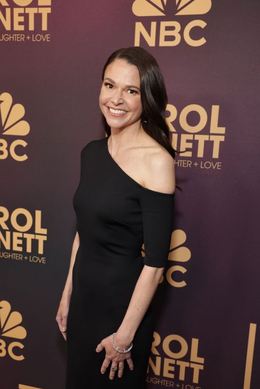 SUTTON FOSTER at Carol Burnett: 90 Years of Laughter + Love Birthday Special in Los Angeles 03/02/2023