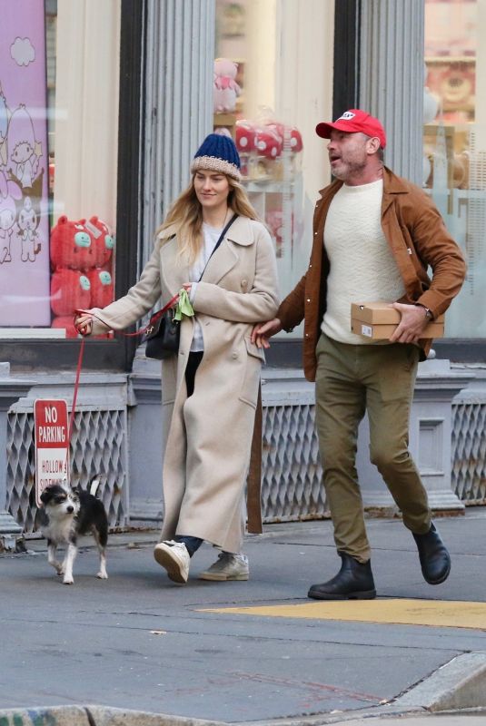TAYLOR NEISEN and Liev Schreiber Out in New York 03/04/2023
