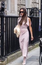 VICTORIA BECKHAM Leaves Her Shop in Dover Street in London 03/23/2023