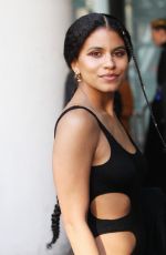 ZAZIE BEETZ Arrives at Chloe Womenswear Fall/Winter 2023-2024 Show at Paris Fashion Week 03/02/2023