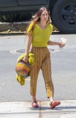 ACOUT WILLIS Arrives at a Friend
