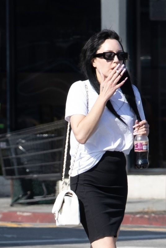 AMANDA BYNES Out Smoking in Los Angeles 04/19/2023 