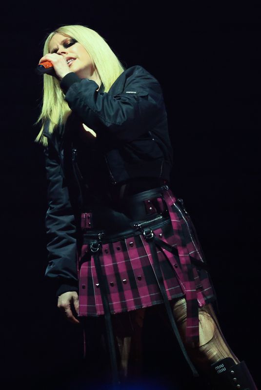 AVRIL LAVIGNE Prforms at Her Love Sux Tour in Padua 04/23/2023