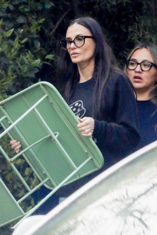 DEMI MOORE and TALLULAH and SCOUT WILLIS Visits Rumer Willis’ House in Los Angeles 03/31/2023