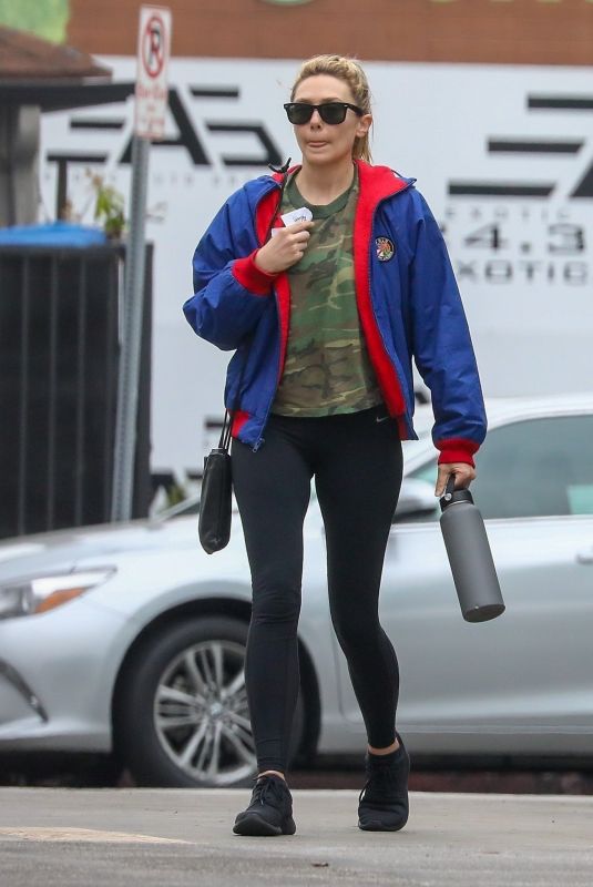 ELIZABETH OLSEN at A Carwash in Los Angeles 04/12/2023