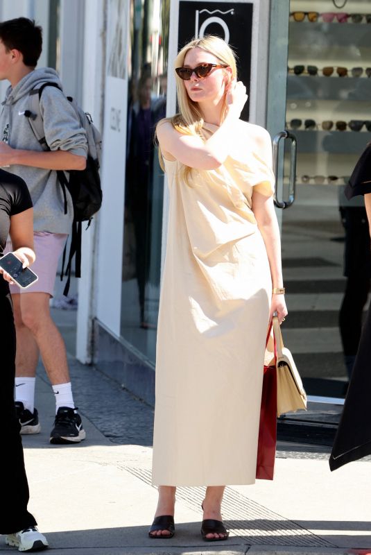 ELLE FANNING Shopping in Beverly Hills 04/07/2023