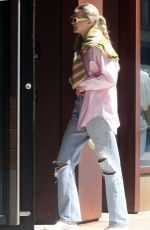 GIGI HADID Arrives at Her Apartment in New York 04/20/2023