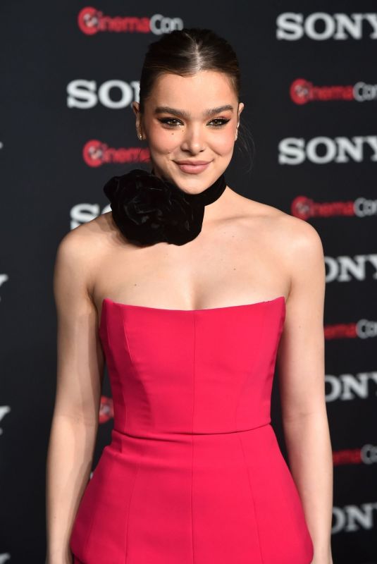 HAILEE STEINFELD at Cinemacon 2023 in Las Vegas 04/24/2023
