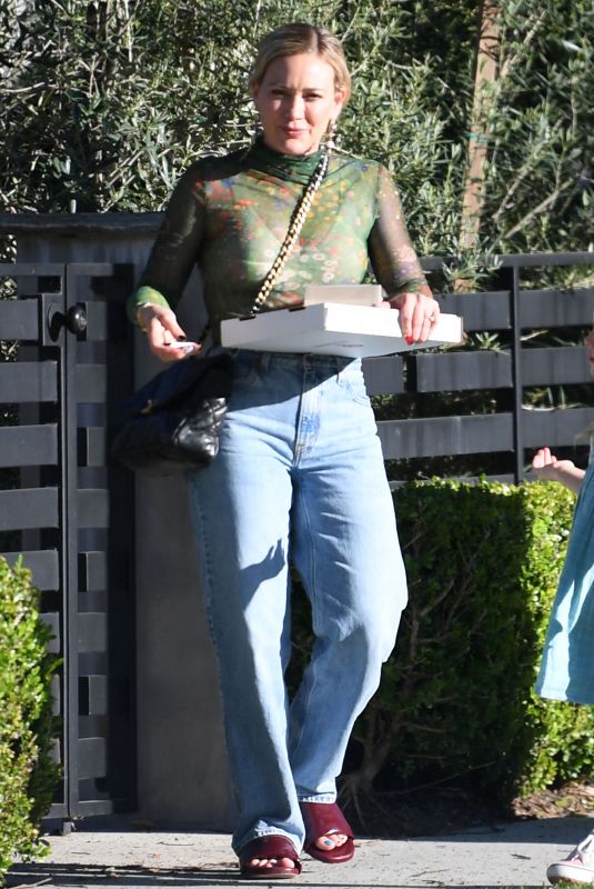 HILARY DUFF Grabs a Pizza Out in Los Angeles 04/10/2023