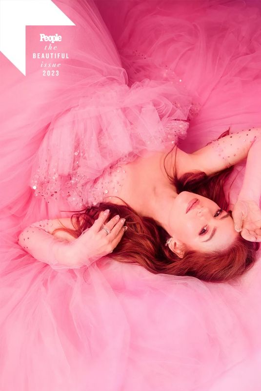 ISLA FISHER for People Magazine: The Beautiful Issue, May 2023