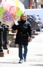 JANE KRAKOWSKI Out Picking up a Load of Balloons on Easter in New York 04/09/2023