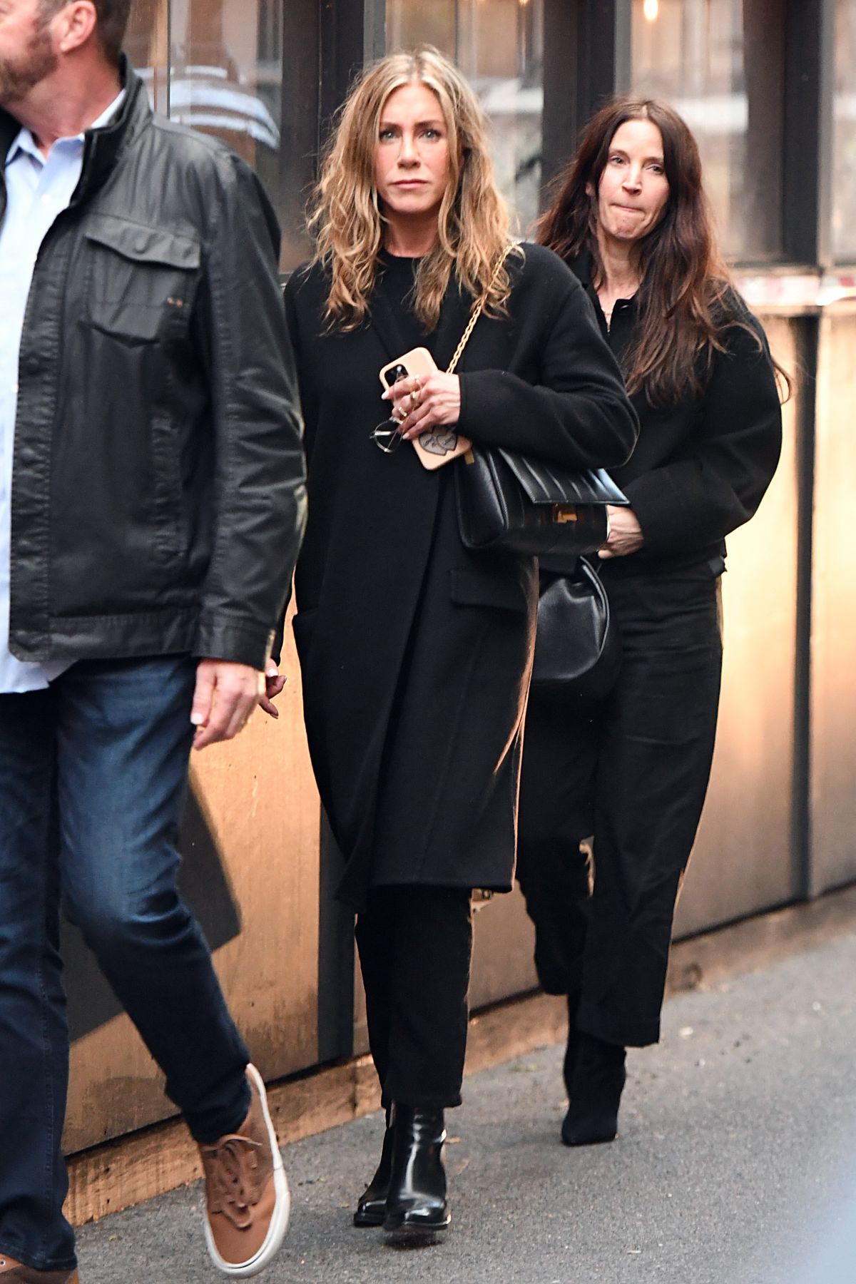 https://www.hawtcelebs.com/wp-content/uploads/2023/04/jennifer-aniston-and-justin-theroux-out-for-dinner-with-friends-in-new-york-04-22-2023-4.jpg