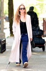 JENNIFER LAWRENCE Out for Coffee with a Friend in New York 04/20/2023