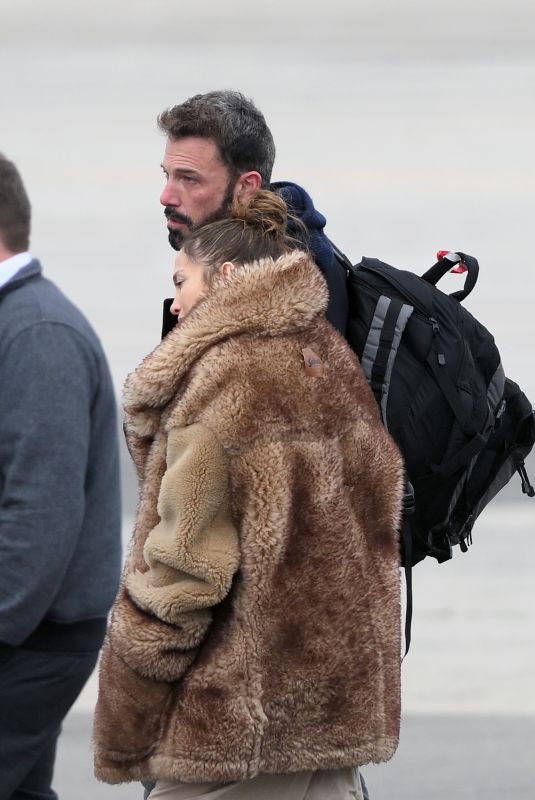 JNNIFER LOPEZ and Ben Affleck Arrives at Hamptons Airport 04/07/2023