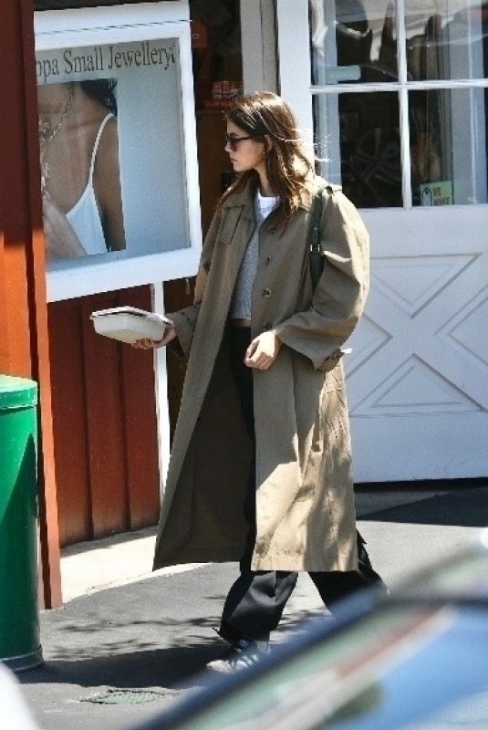 KAIA GERBER Out for Business Meeting Lunch at Brentwood Country Mart 04/06/2023